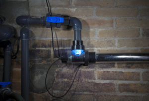 UV lamp and pipes in swimming pool fitration system